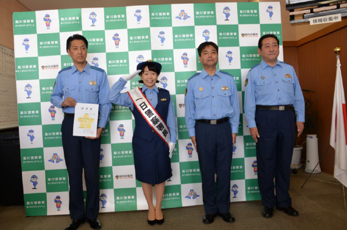 写真：全国地域安全運動「久保ひとみ一日警察署長」広報キャンペーン