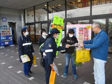 写真：12月21日（木曜日） 反射材・自転車用ヘルメット着用促進キャンペーン