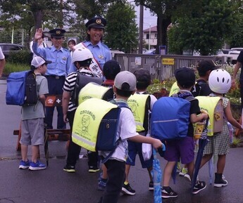 写真：袋井市出身 フリースタイルスキーモーグル 杉本幸祐選手を一日警察署長に任命　令和5年9月6日