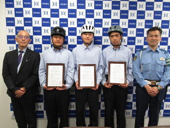 写真：令和6年5月23日　自転車ヘルメット着用推進インフルエンサー指定書交付式の実施