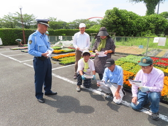 写真：令和6年6月6日　ボランティア団体「細江花の会メンバー」への広報活動を実施しました。