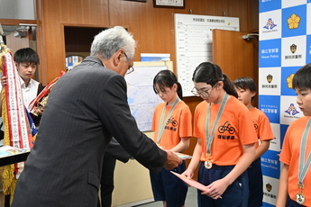 写真：令和6年6月20日　第56回交通安全子供自転車県大会優勝報告（平山小学校）