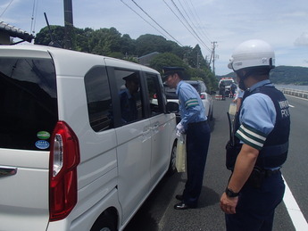 写真：令和6年7月17日　壽楽寺住職殺人事件に係る広報活動を実施しました。