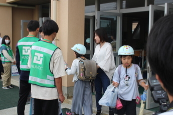 写真：令和6年10月16日　子どもの見守り活動の実施