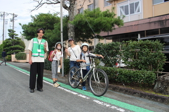 写真：令和6年10月16日　子どもの見守り活動の実施