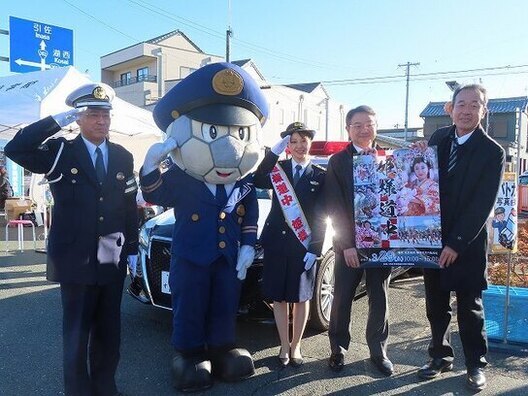 写真：三ヶ日町農協農協祭において110番の適正利用に関する広報を実施