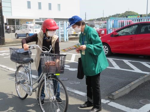 写真：特殊サギ被害発生ゼロの日広報キャンペーン（JA遠州夢咲菊川支店・菊川郵便局）