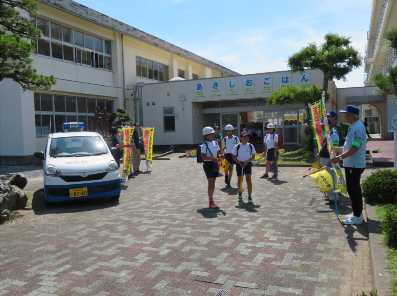 写真：R6.6.11　下校見守り活動（御前崎市立白羽小学校）