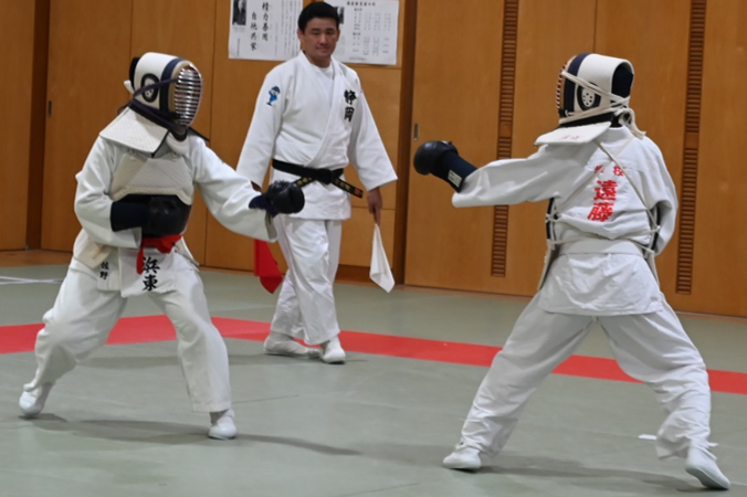 写真：逮捕術大会（静岡県警）遠藤巡査、女性警察官の部「優勝」