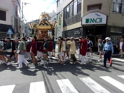 写真：令和6年10月6日、湯前神社例大祭の雑踏警備を行いました。