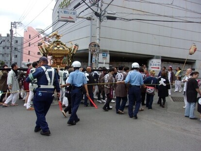 写真：令和6年10月6日、湯前神社例大祭の雑踏警備を行いました。