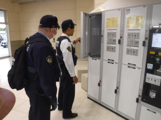 写真：新富士駅における鉄道警察隊との合同訓練（2回目）