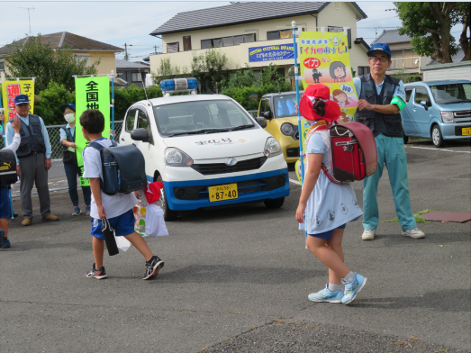 R6.10.11　「子ども見守り強化の日」における下校見守り活動 （菊川市立小笠南小学校）