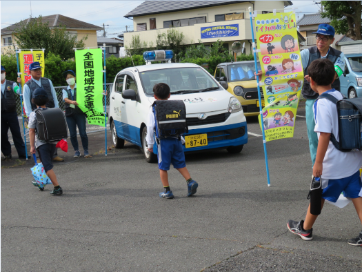 R6.10.11　「子ども見守り強化の日」における下校見守り活動 （菊川市立小笠南小学校）