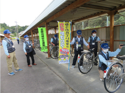 R6.10.11　通学自転車の防犯診断（菊川市立菊川東中学校）