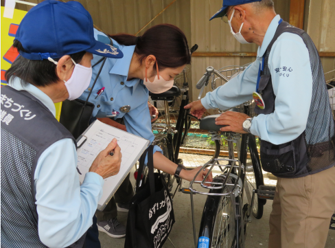 R6.10.11　通学自転車の防犯診断（菊川市立菊川東中学校）