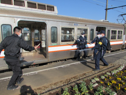 写真：岳南電車及び鉄道警察隊との合同訓練