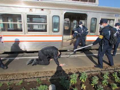 写真：岳南電車及び鉄道警察隊との合同訓練