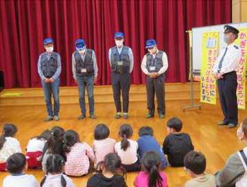 写真:令和7年度ちびっこおまわりさん任命式(白羽のんのん英育園)