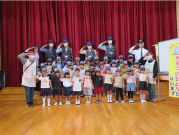 写真:令和7年度ちびっこおまわりさん任命式(白羽のんのん英育園)