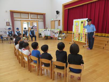 写真：ちびっこおまわりさん任命式（高松保育園）