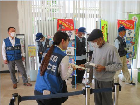 写真：令和7年5月15日　特殊サギ被害ゼロの日広報キャンペーン（静岡銀行菊川支店）