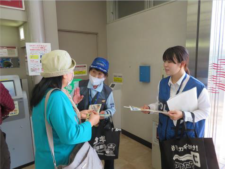 写真：令和7年5月15日　特殊サギ被害ゼロの日広報キャンペーン（静岡銀行菊川支店）
